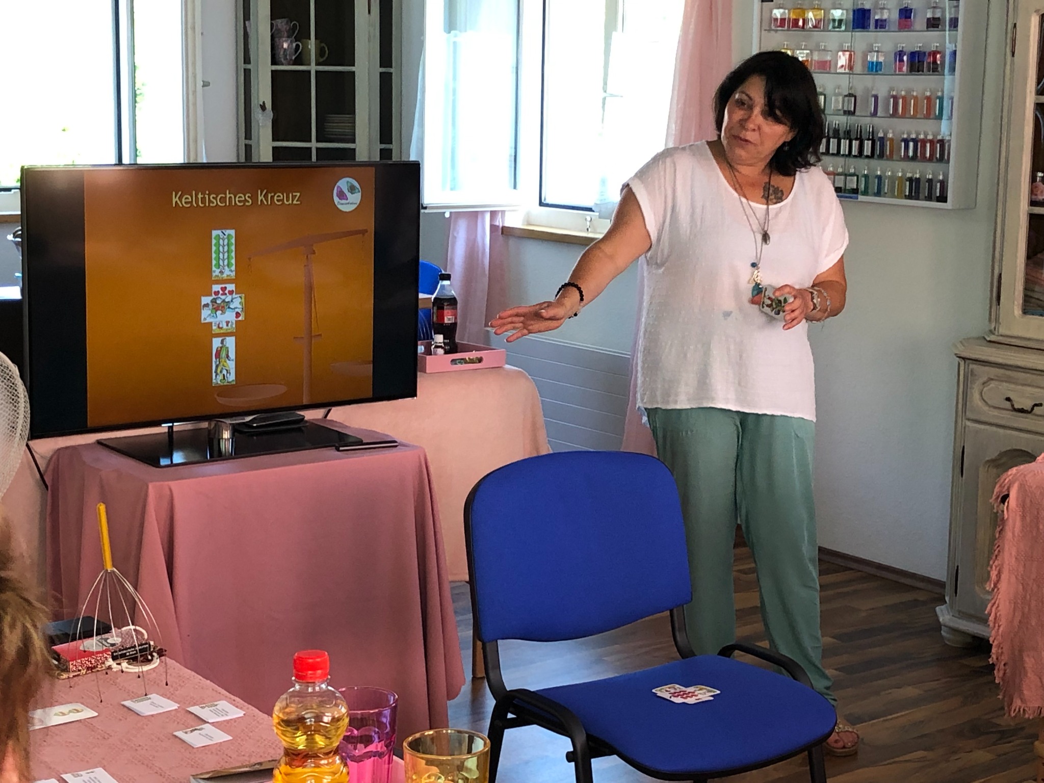 Denise leitet einen Kurs